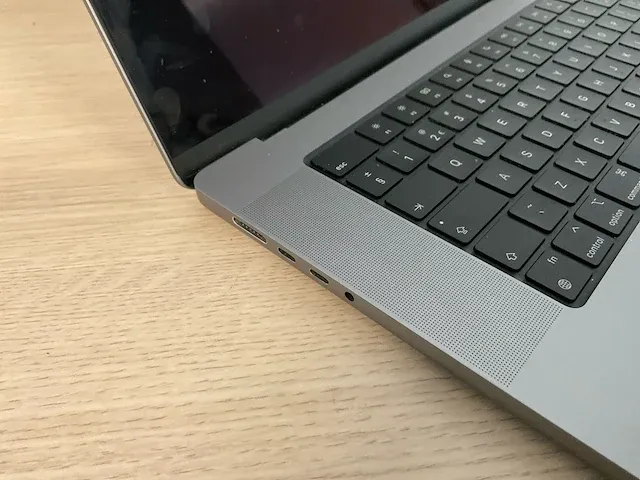 Apple macbookpro18,1 - afbeelding 2 van  8