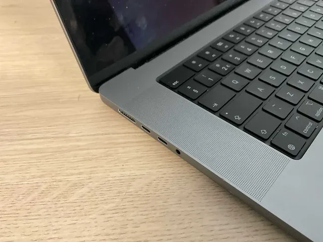 Apple macbookpro18,1 - afbeelding 2 van  9