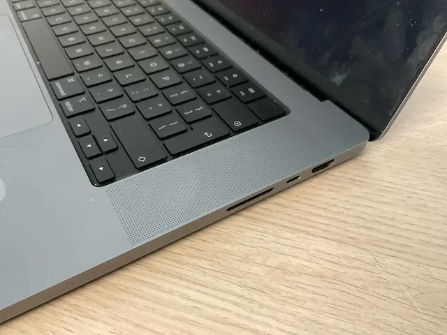 Apple macbookpro18,1 - afbeelding 3 van  9