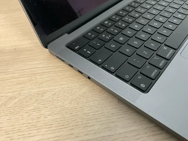 Apple macbookpro18,3 - afbeelding 3 van  7
