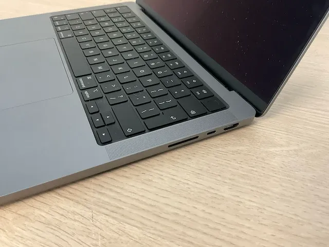 Apple macbookpro18,3 - afbeelding 4 van  7