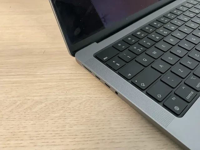 Apple macbookpro18,3 - afbeelding 2 van  8