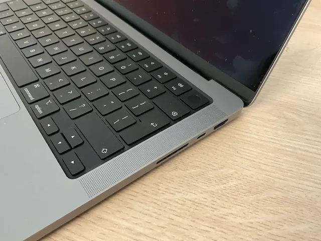 Apple macbookpro18,3 - afbeelding 3 van  8