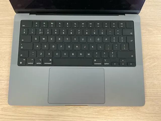 Apple macbookpro18,3 - afbeelding 4 van  8