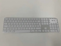 Apple magic keyboard with touch id and numeric keypad: wireless, bluetooth, rechargeable. works with mac computers with apple silicon; us english - white keys - afbeelding 1 van  2