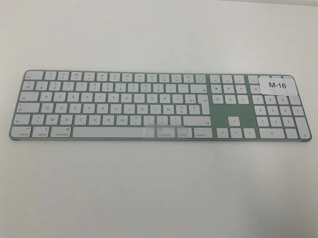 Apple magic keyboard with touch id and numeric keypad: wireless, bluetooth, rechargeable. works with mac computers with apple silicon; us english - white keys - afbeelding 1 van  2