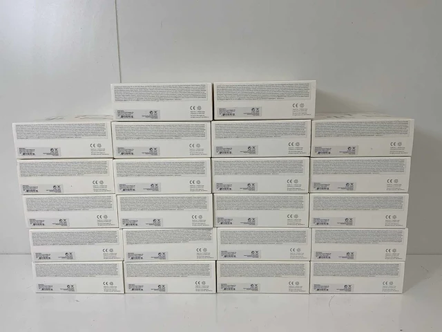 Apple (md837zm/a), apple world travel adapter kit (new) (21x) - afbeelding 1 van  9