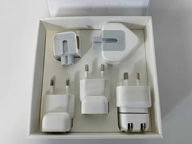 Apple (md837zm/a), apple world travel adapter kit (new) (21x) - afbeelding 8 van  9