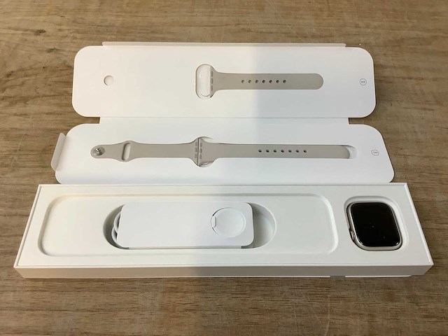 Apple series 7 smartwatch gps + starlight aluminium - afbeelding 4 van  7