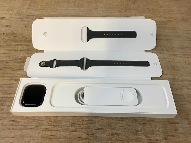 Apple series 8 smartwatch gps midnight aluminium - afbeelding 4 van  7