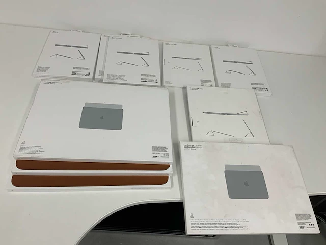 Apple smart folio voor de apple ipad air 11 inch (2025) m3 / (2024) m2 / air 5 (2022) / air 4 (2020) electric orange (10x) - afbeelding 2 van  2