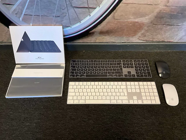 Apple toetsenbord met 2 muizen (3x) - afbeelding 1 van  3
