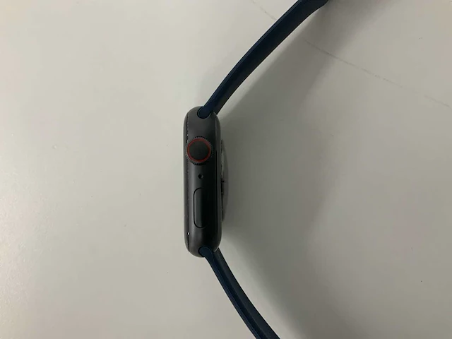Apple watch 6 44mm gps space gray aluminium with midnight blue wristband - afbeelding 3 van  4