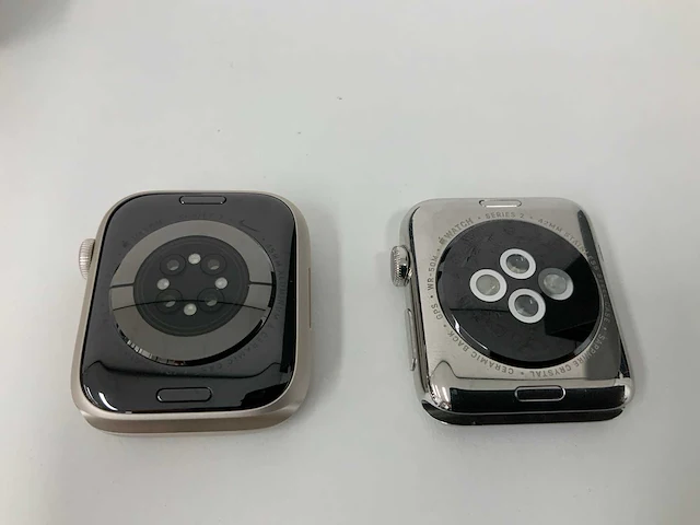 Apple watch 7 nike gps, 45 mm aluminium starlight with pure platinum/black sport band mkna3nf/a (2x) - afbeelding 5 van  5