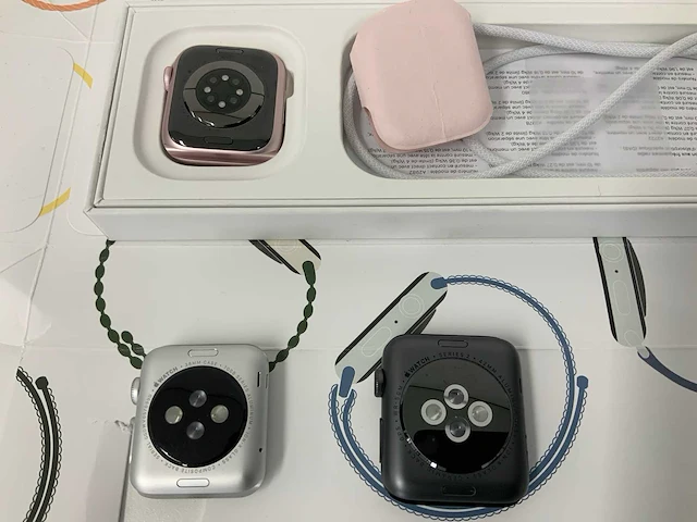 Apple watch 9 gps, 41 mm aluminium pink with m/l light pink sport band mr943qf/a (3x) - afbeelding 3 van  3