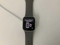 Apple watch se (2022) 40mm gps silver aluminium with silicone wristband - afbeelding 2 van  5