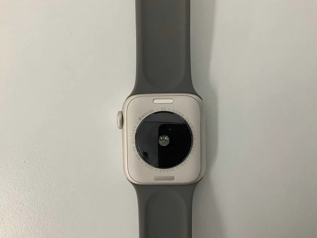 Apple watch se (2022) 40mm gps silver aluminium with silicone wristband - afbeelding 5 van  5