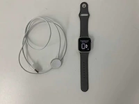 Apple watch se (2022) 40mm gps silver aluminium with silicone wristband - afbeelding 1 van  5
