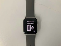 Apple watch se (2022) 40mm gps silver aluminium with silicone wristband - afbeelding 2 van  5