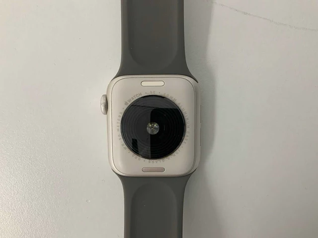 Apple watch se (2022) 40mm gps silver aluminium with silicone wristband - afbeelding 5 van  5
