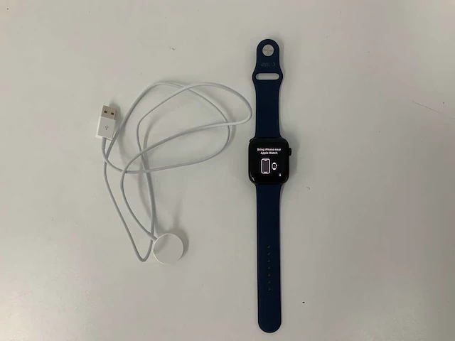 Apple watch se (2022) 44mm gps midnight aluminium with midnight blue wristband - afbeelding 1 van  5