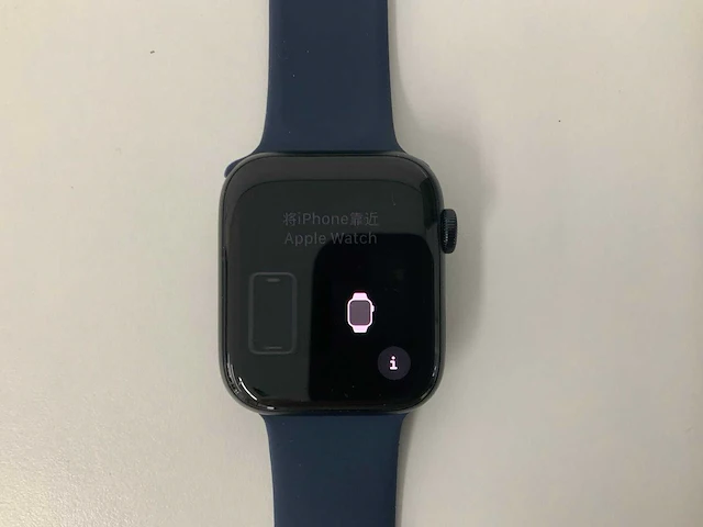 Apple watch se (2022) 44mm gps midnight aluminium with midnight blue wristband - afbeelding 2 van  5
