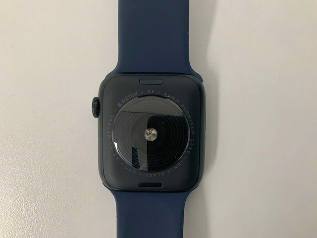Apple watch se (2022) 44mm gps midnight aluminium with midnight blue wristband - afbeelding 5 van  5