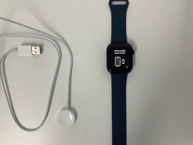 Apple watch se (2022) 44mm gps midnight aluminium with midnight blue wristband - afbeelding 1 van  5