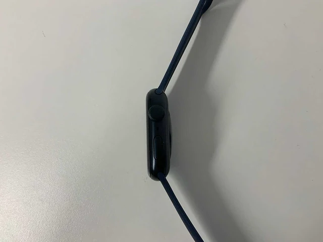 Apple watch se (2022) 44mm gps midnight aluminium with midnight blue wristband - afbeelding 4 van  5