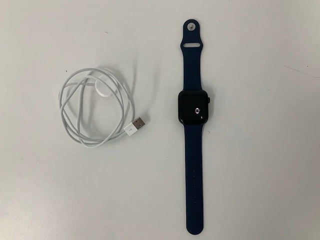 Apple watch se (2022) 44mm gps midnight aluminium with midnight blue wristband - afbeelding 1 van  5