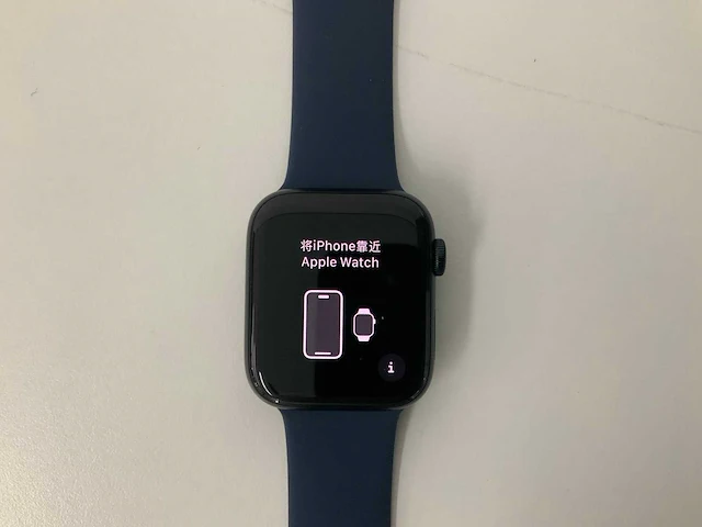 Apple watch se (2022) 44mm gps midnight aluminium with midnight blue wristband - afbeelding 2 van  5
