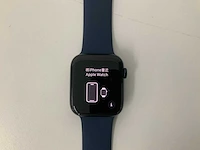 Apple watch se (2022) 44mm gps midnight aluminium with midnight blue wristband - afbeelding 2 van  5