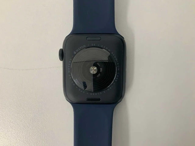 Apple watch se (2022) 44mm gps midnight aluminium with midnight blue wristband - afbeelding 5 van  5