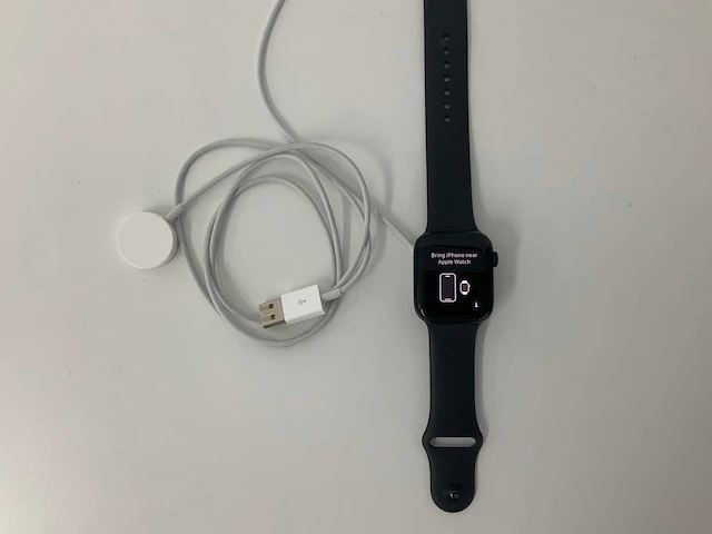 Apple watch se (2022) 44mm gps midnight aluminium with space gray wristband - afbeelding 1 van  5