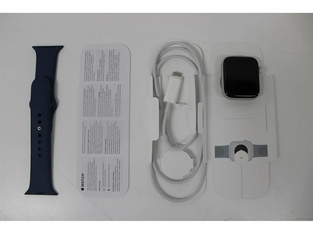 Apple watch se 2024 gps 44mm zilver aluminium case with denim sport band s/m - afbeelding 2 van  2