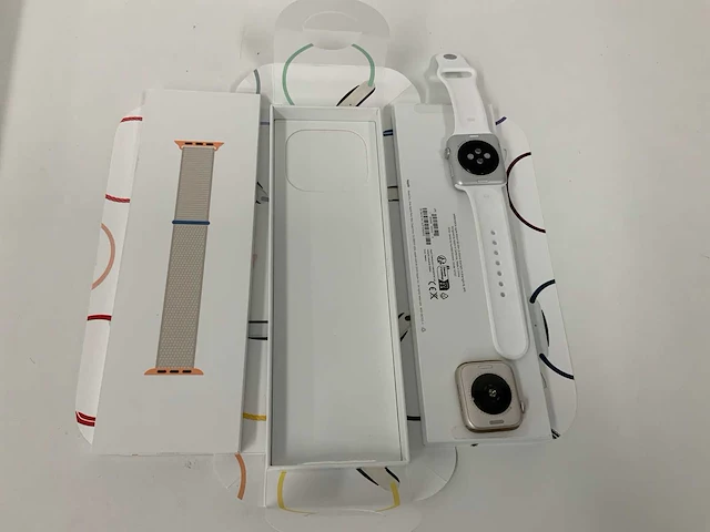Apple watch se (2nd generation) gps, 40 mm aluminium starlight with starlight sport band mnjp3nf/a (2x) - afbeelding 3 van  4