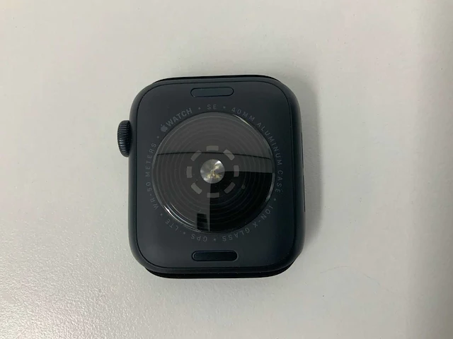 Apple watch se (gen 2) 40mm gps midnight aiuminium with ink sport loop - afbeelding 3 van  4