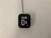 Apple watch se (gen 2) 40mm gps starlight aluminium with starlight sport band - afbeelding 2 van  3