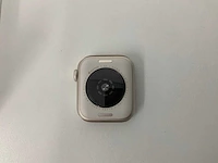 Apple watch se (gen 2) 40mm gps starlight aluminium with starlight sport band - afbeelding 3 van  3