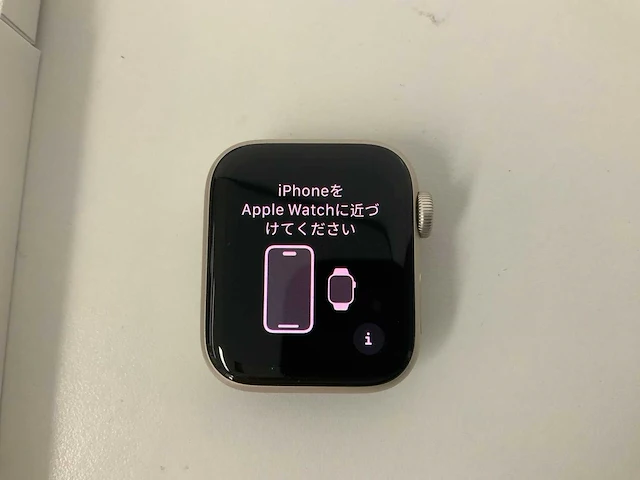 Apple watch se (gen 2) 40mm gps starlight aluminium with starlight sport band - afbeelding 2 van  4