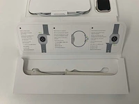 Apple watch se (gen 2) 40mm gps starlight aluminium with starlight sport band - afbeelding 4 van  4