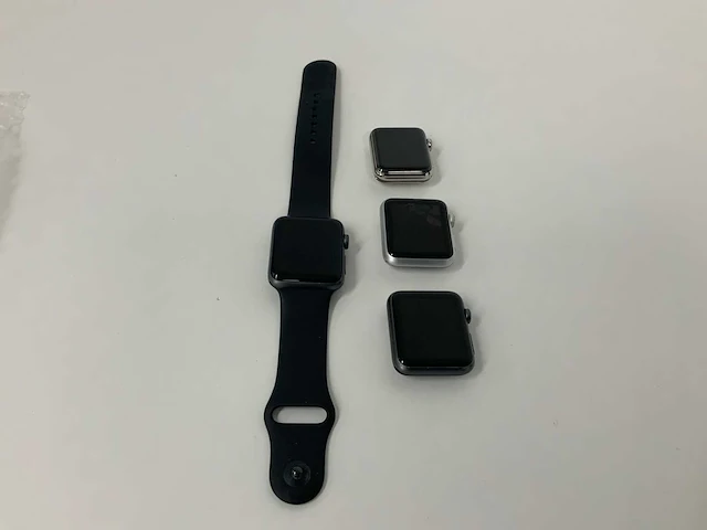 Apple watch series 2, gps 38 mm, steel case, sapphire crystal, ceramic back (x4) - afbeelding 2 van  2