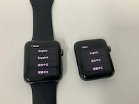 Apple watch series 3, gps 42 mm, aluminium spacegrijs, sportbandje zwart (x2)