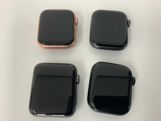 Apple watch series 4, smartwatch, aluminium goud, 44mm (x4) - afbeelding 2 van  2