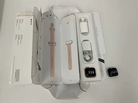 Apple watch series 5 (gps, 40 mm) aluminium case gold with sand pink sports band mwv72nf/a (2x) - afbeelding 1 van  8