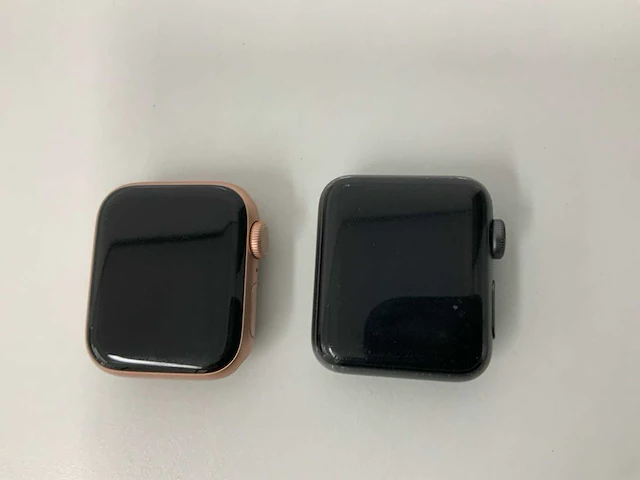 Apple watch series 5 (gps, 40 mm) aluminium case gold with sand pink sports band mwv72nf/a (2x) - afbeelding 5 van  8