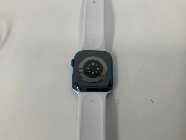 Apple watch series 7 45mm gps blue aluminium with white wristband - afbeelding 5 van  5