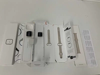 Apple watch series 7 gps 45mm starlight aluminium case with starlight sport band regular (2x) (fmi) - afbeelding 1 van  4