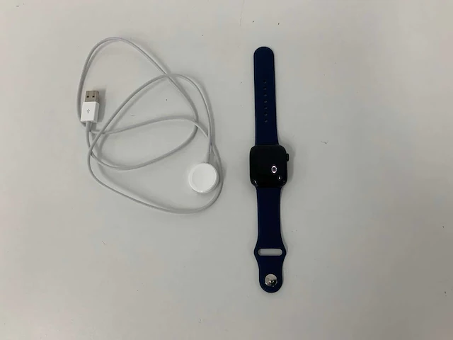 Apple watch series 8 41mm gps midnight aluminium with blue sport band - afbeelding 1 van  5
