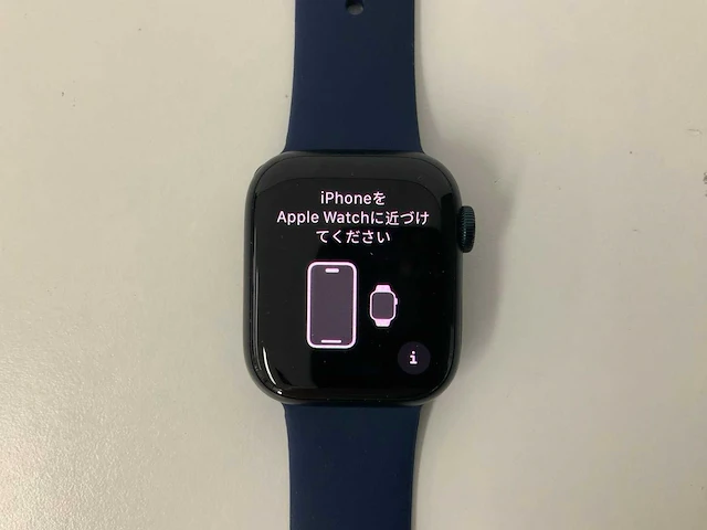 Apple watch series 8 41mm gps midnight aluminium with blue sport band - afbeelding 2 van  5
